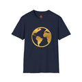 Trono Supremo | Camiseta Peace Globe — Camiseta "El Mundo Necesita Más Paz" con Tierra Dorada