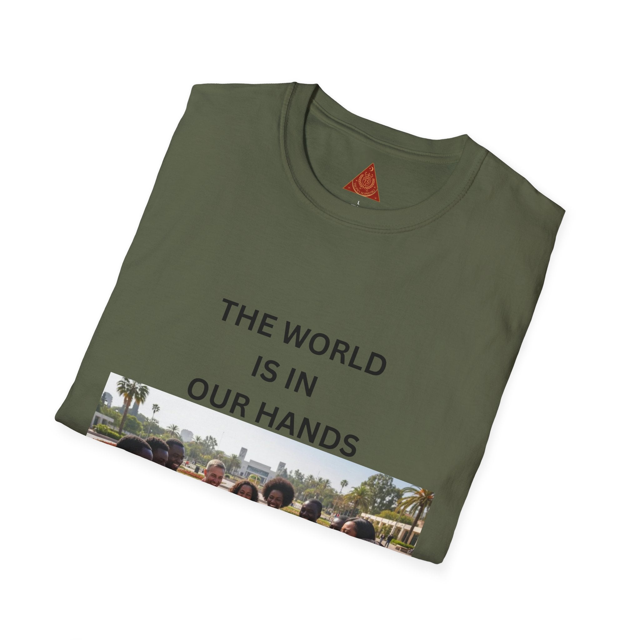 Trono Supremo { Contemporáneo | Camiseta — "El mundo está en nuestras manos" Camiseta Gráfica Comunitaria del Día de la Tierra
